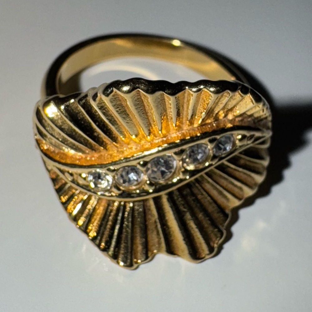 Vintage Avon Gold Pleated Ruffle Ring Leaf Rhinestone Cocktail Ring | Size ~5